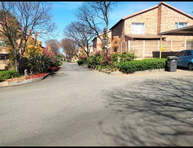 2 BEDROOM TOWNHOUSE FOR SALE IN SONNEGLANS